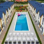 Homes With Pool, Close To The Nyaraló Rewal