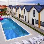 Homes With Pool, Close To The Nyaraló