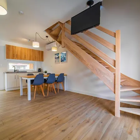 Homes With Pool, Close To The Rewal