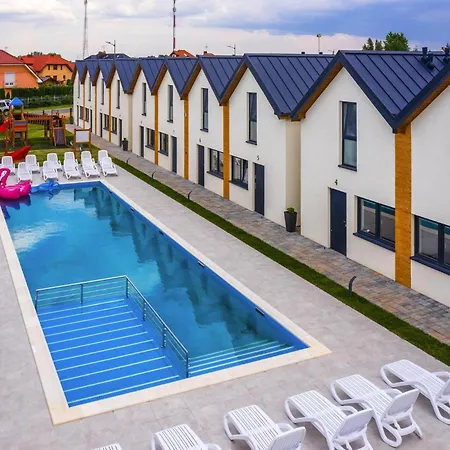 Homes With Pool, Close To The Nyaraló