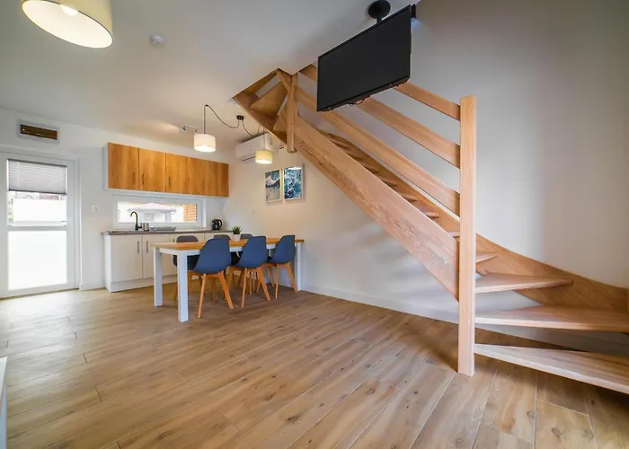 Homes With Pool, Close To The Rewal